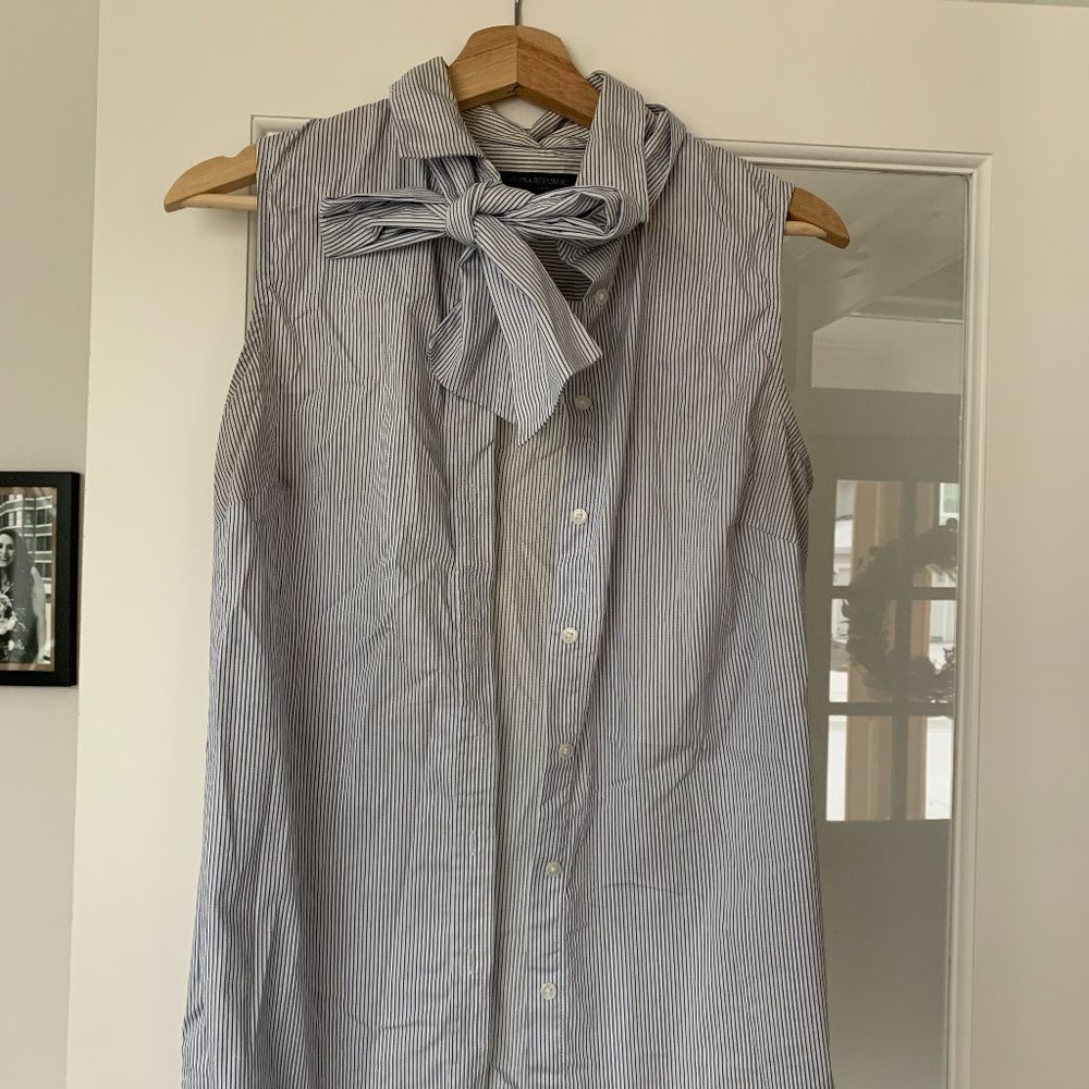 Banana Republic Tie front button up sleeveless top